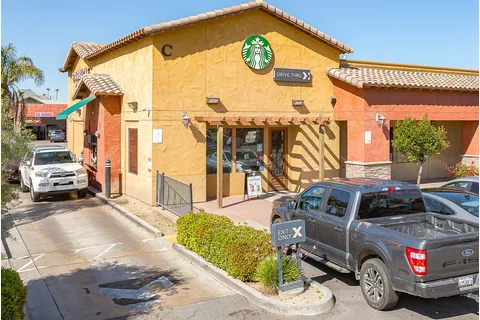 Starbucks storefront of Village at Towne Centre in Bakersfield, CA